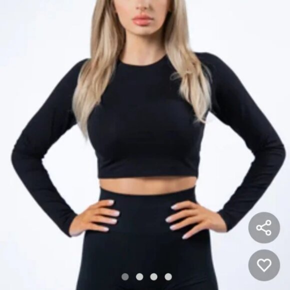 Alphalete Black Long Sleeve Crop Top - Picture 1 of 4